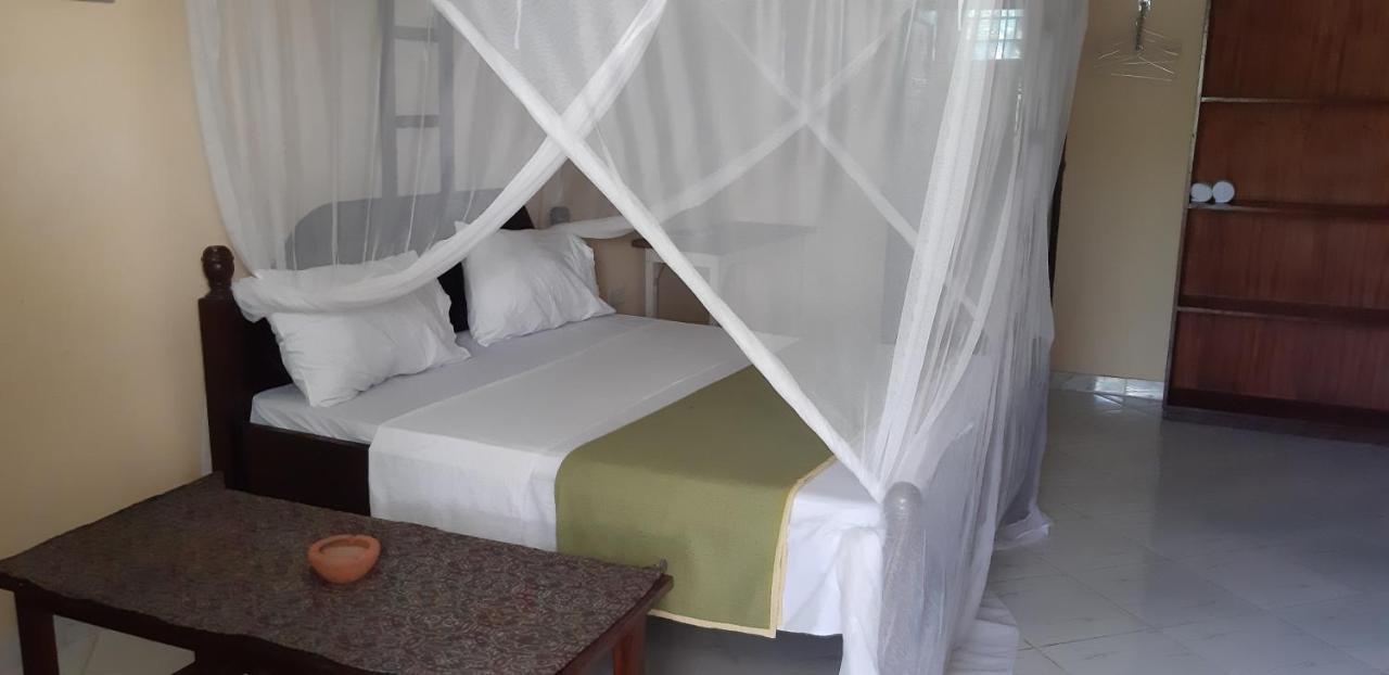 Armaan Guest House Diani Beach Kültér fotó